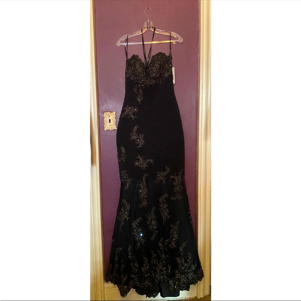 JOVANI dress mermaid style. Beautiful beaded design. Size 4